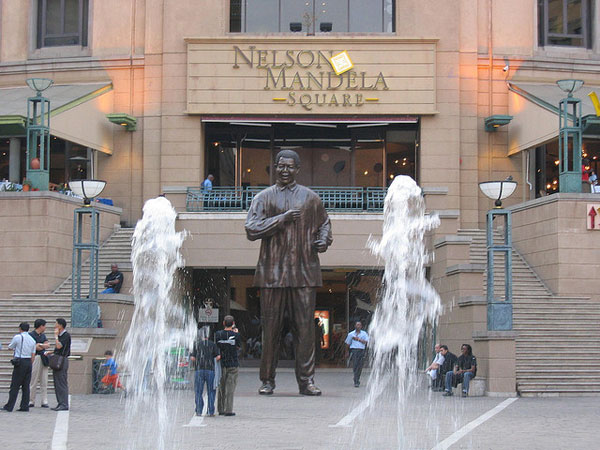 mandela-sq-600