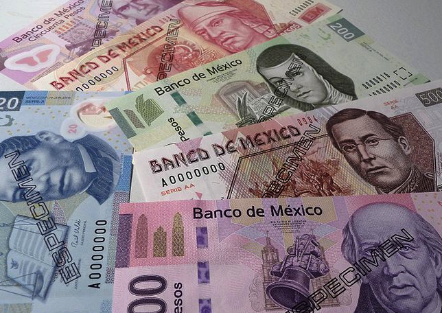 Mexican currency (image via Wikimedia)
