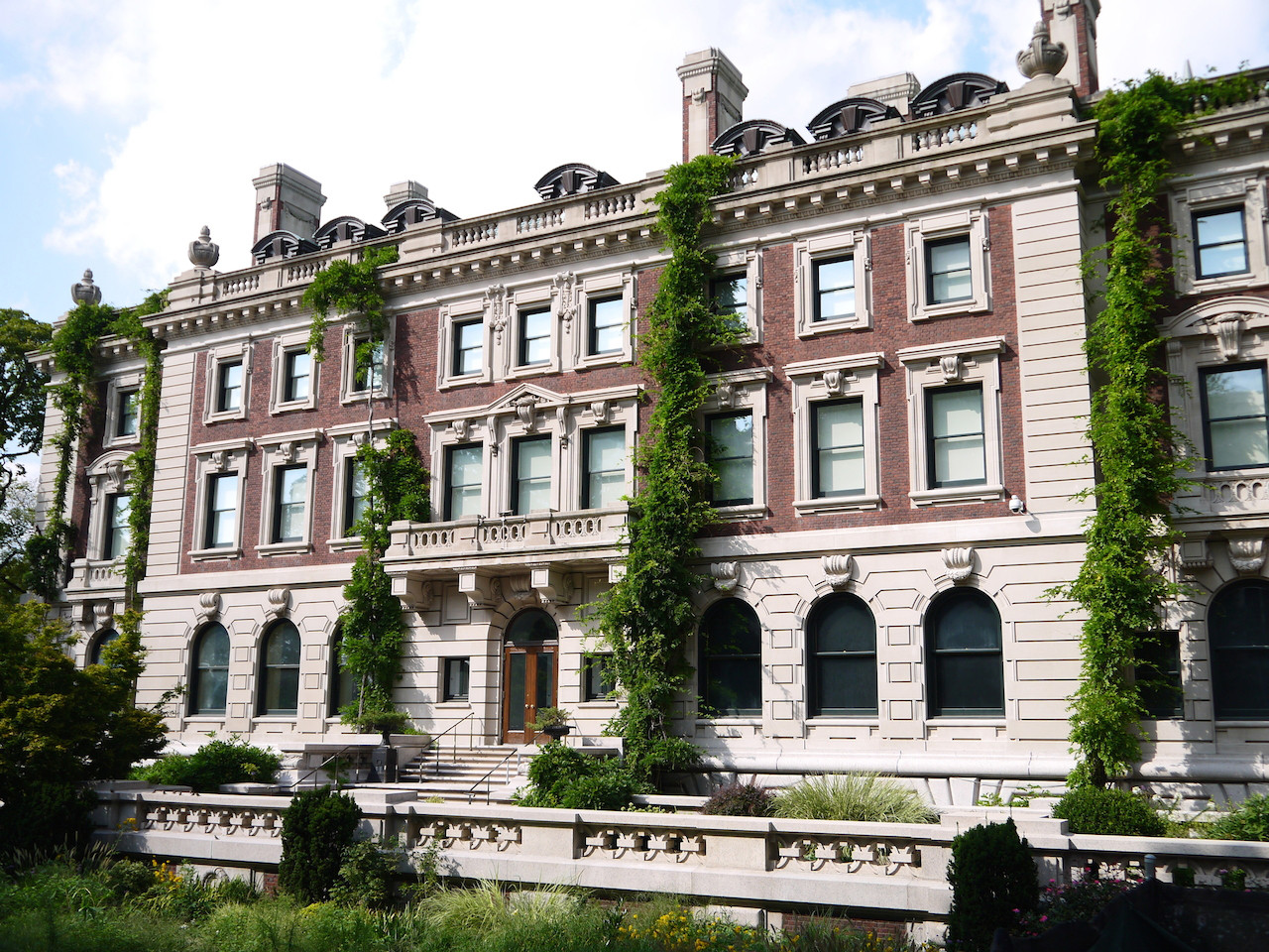 Cooper Hewitt, Smithsonian Design Museum, south facade (© Cooper Hewitt)