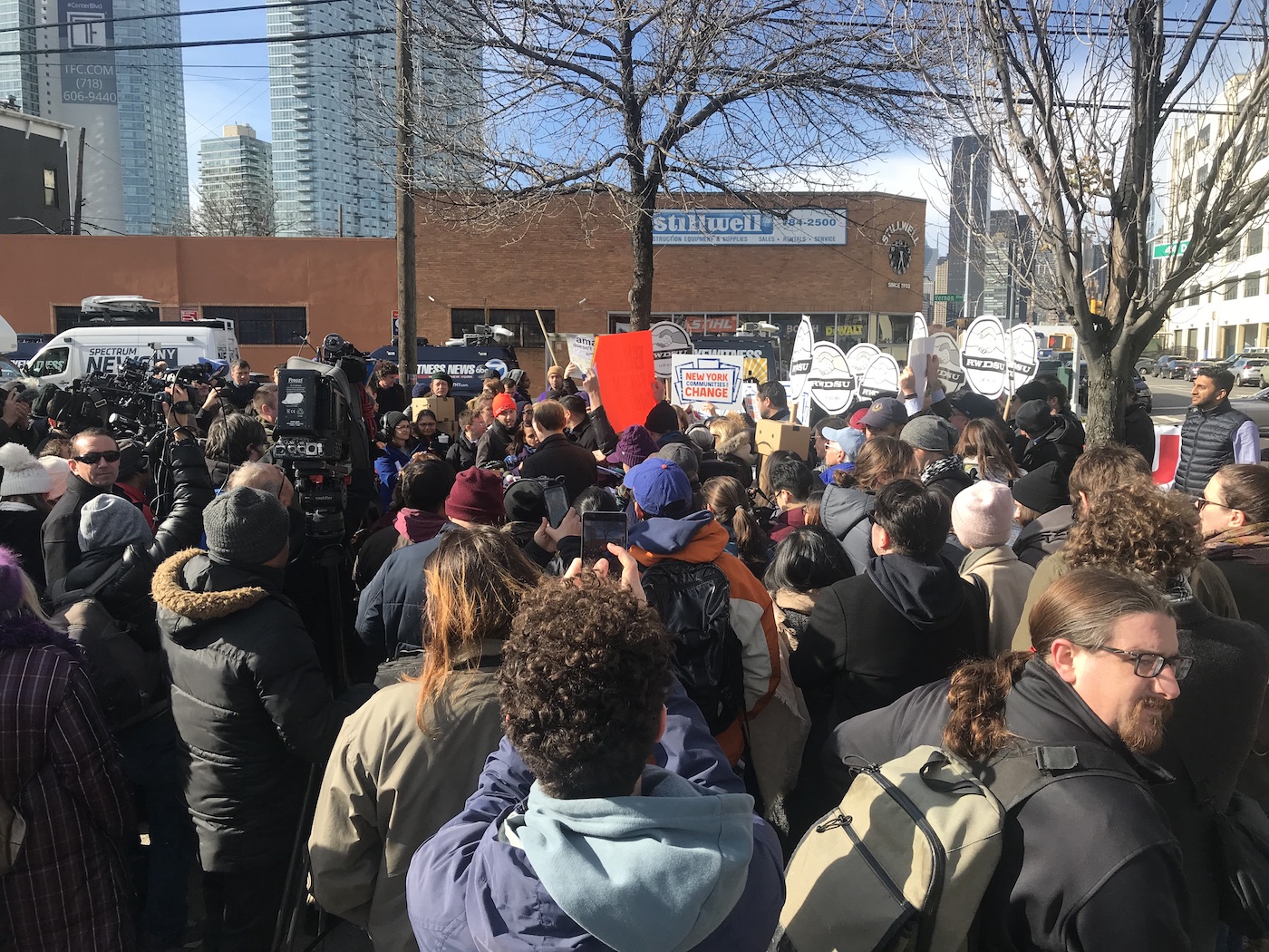 Planned Amazon Headquarters in Queens Enrages Residents as Art
