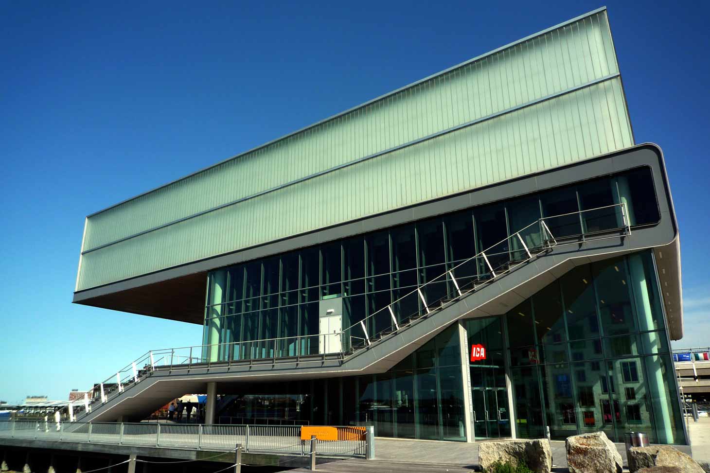 The Association of Art Museum Directors Calls on Museums to Provide