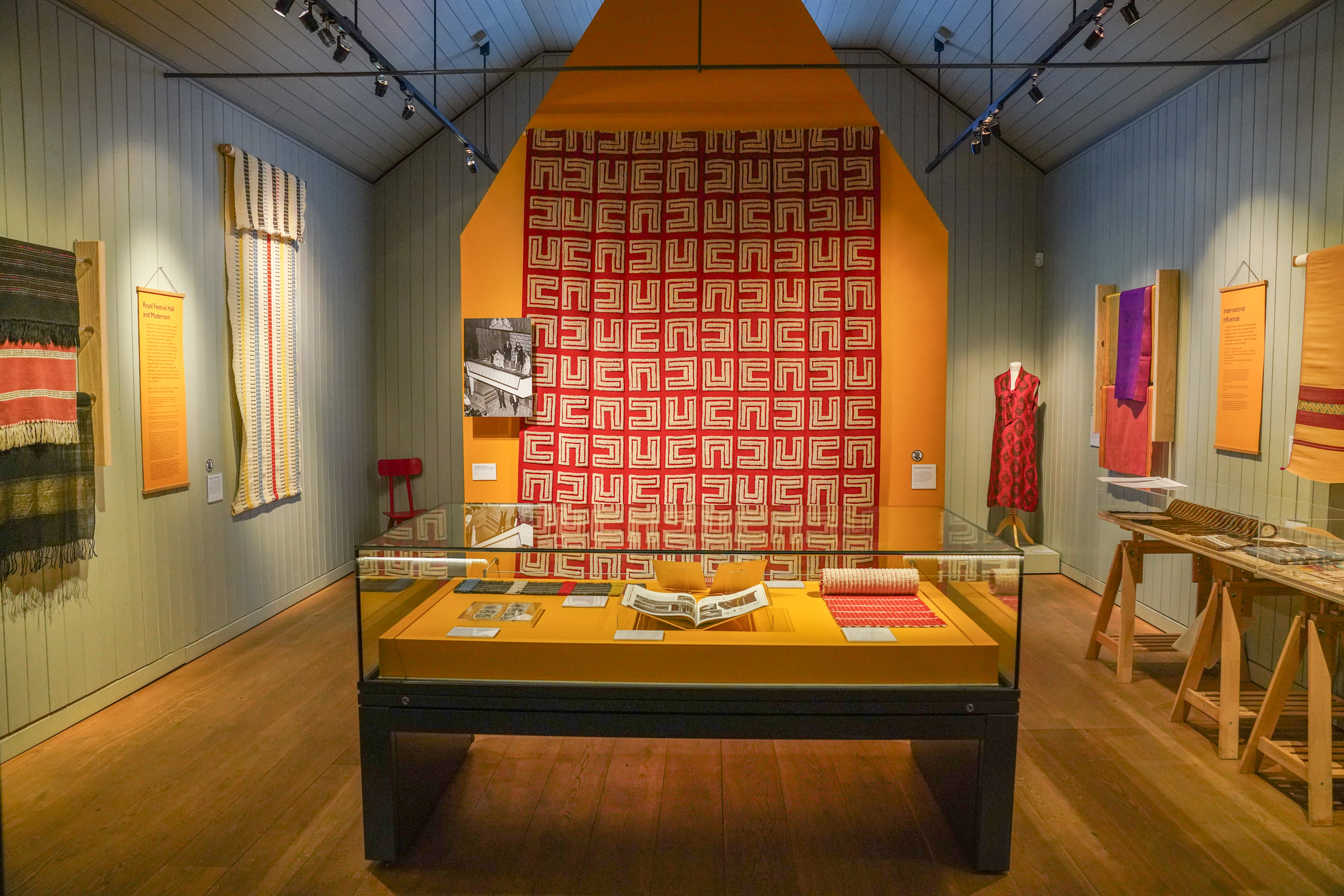 The Forgotten History of Bourne and Allen's Mid-Century Textiles - Vimarsana News