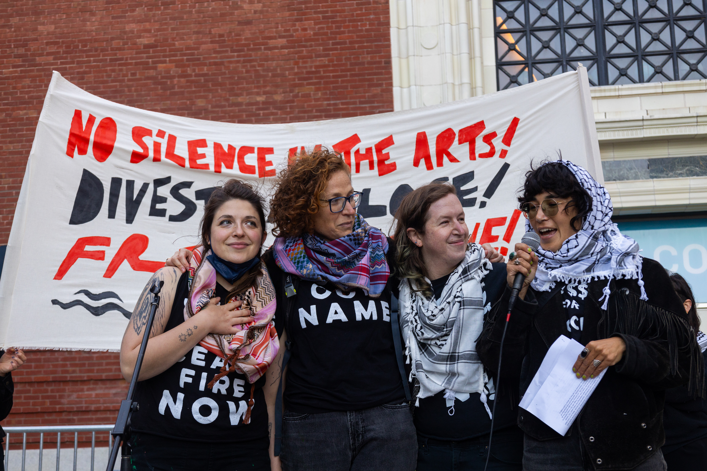 Artist Breaks Her Sculpture in Protest at San Francisco Jewish Museum Artist Breaks Her Sculpture in Protest at San Francisco Jewish Museum