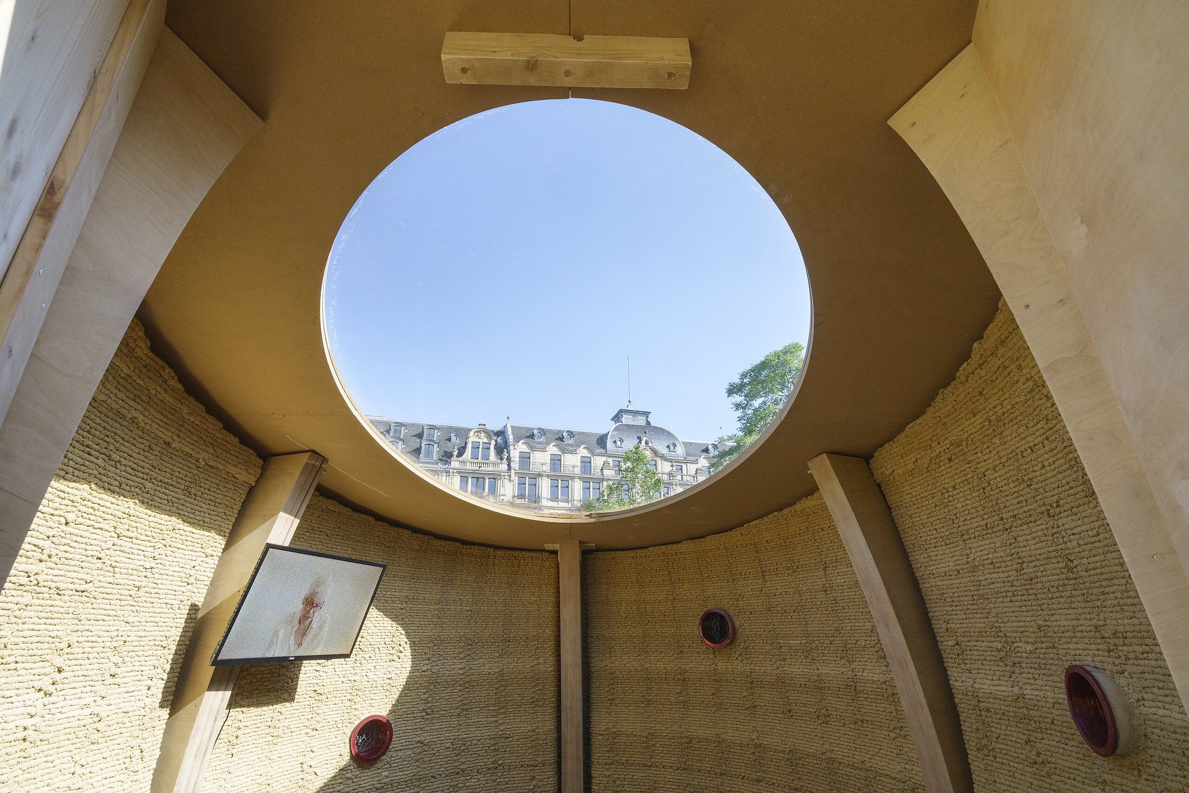 في ذكرى
جاكي فيرارا · أليسون نولز · جون آدامز غريفن