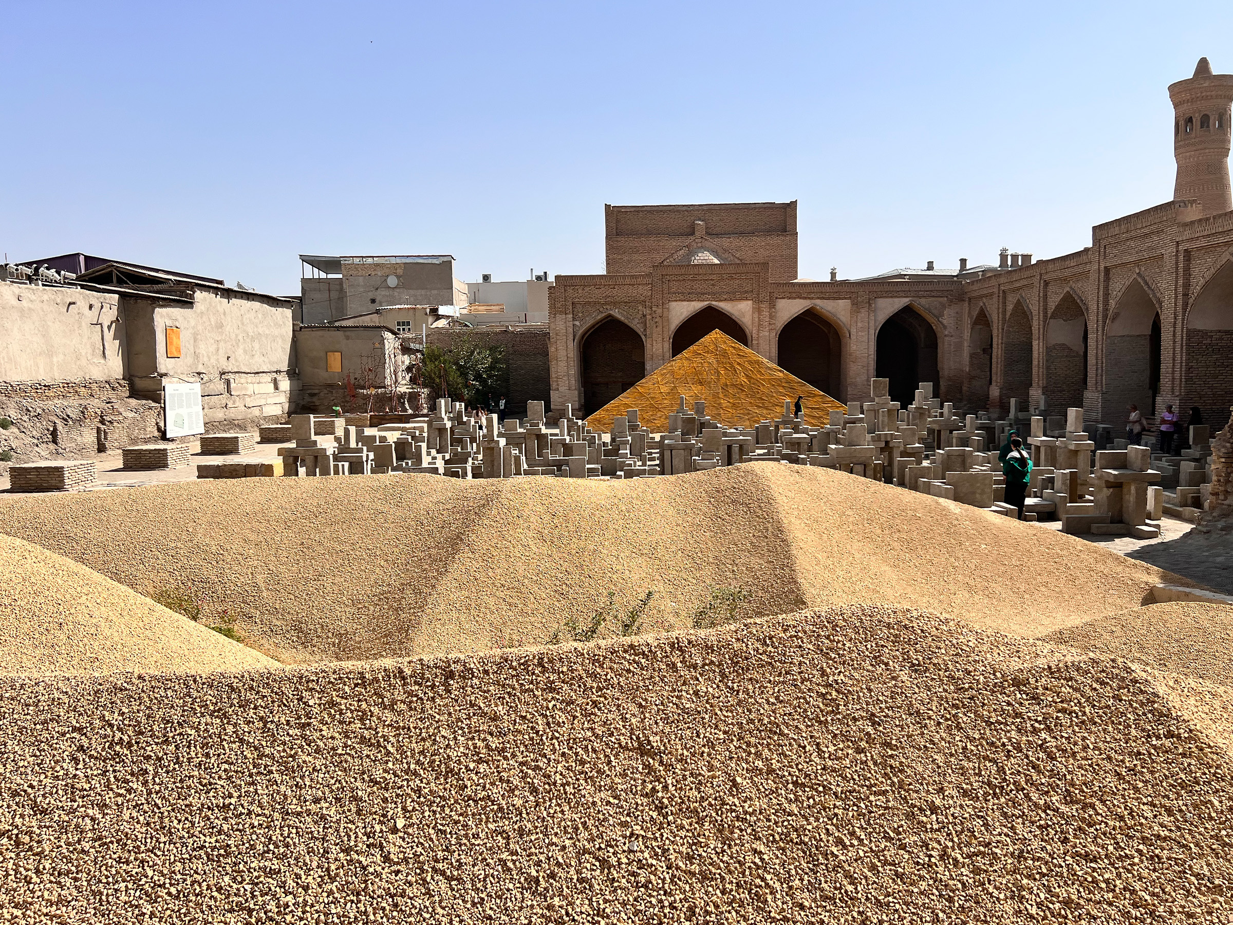 بينالي بخارى: فنٌّ يكسر القلب بينالي بخارى: فنٌّ يكسر القلب