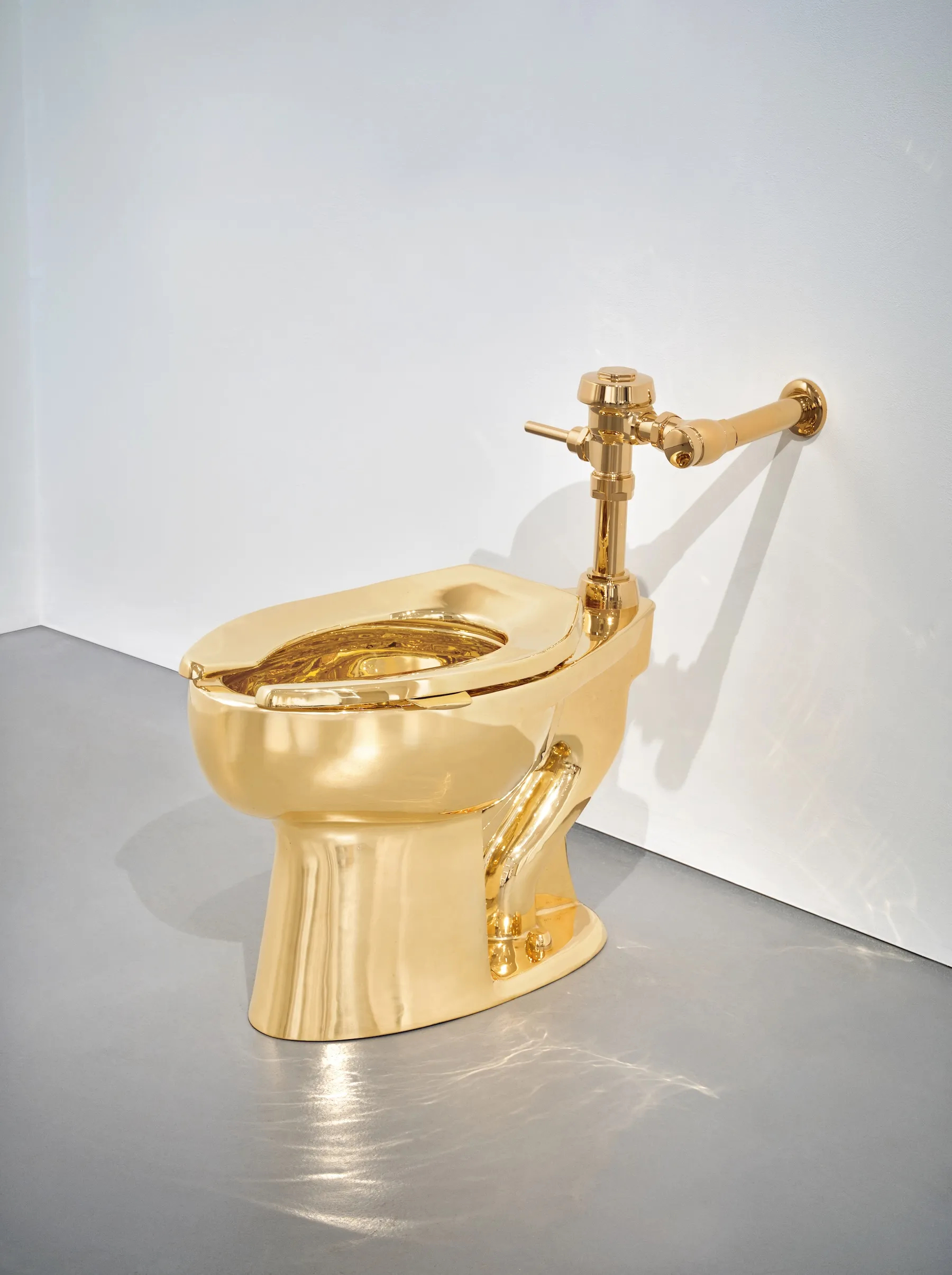 Maurizio Cattelan's Golden Toilet Fails to Make a Splash